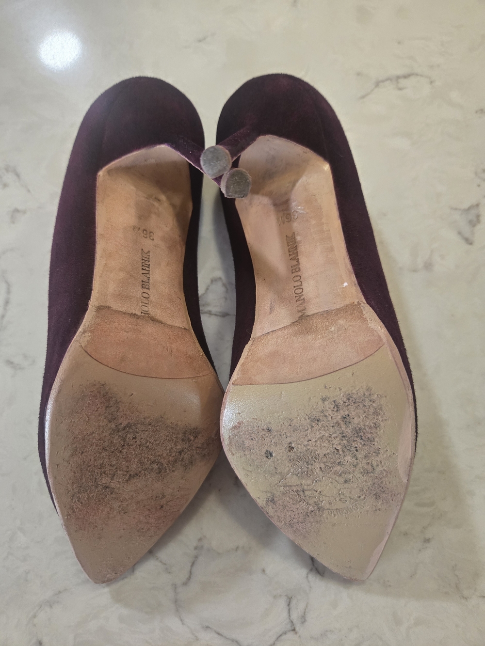 Manolo Blahnik Women's Pointed Suede Pumps in Plum 6.5 - Picture 6 of 14